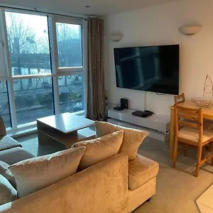 https://1-bedroom-apartment-royal-docks.cambridgehotelsuk.com