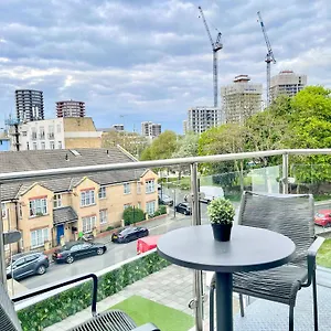 Contemporary With Private Terraces In Shoreditch, Hoxton, Islington Apartment