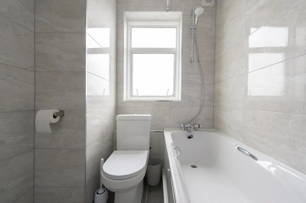 Modern Luxury Apartment By Mile End 伦敦