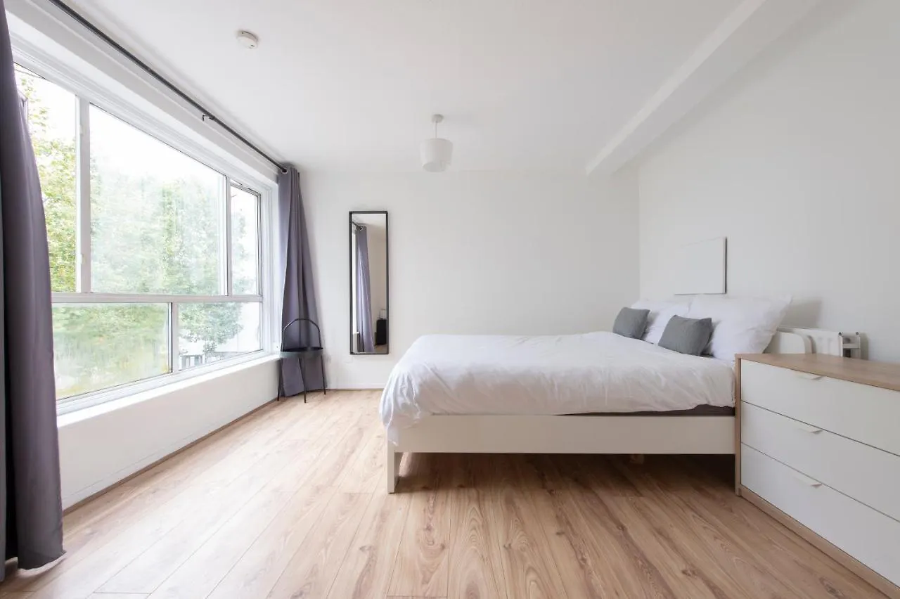 Modern Luxury Apartment By Mile End 伦敦