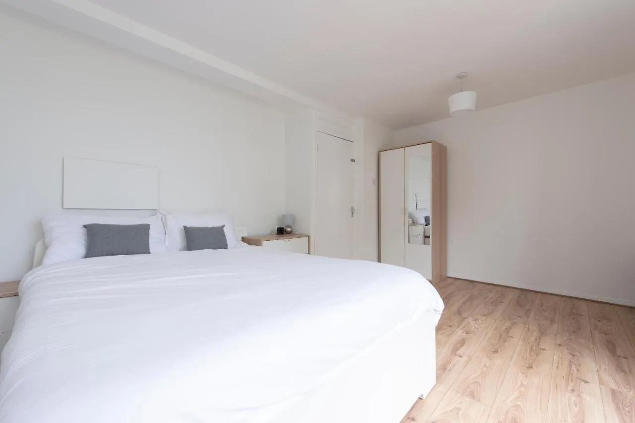 Modern Luxury Apartment By Mile End 伦敦